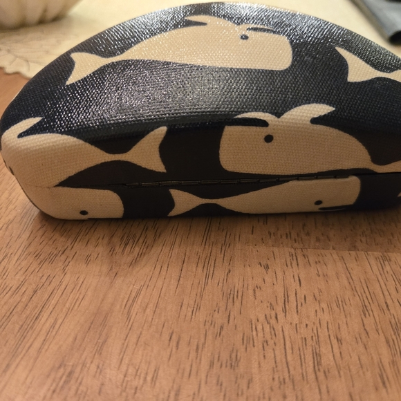 Dolphin sunglass case - Picture 4 of 4